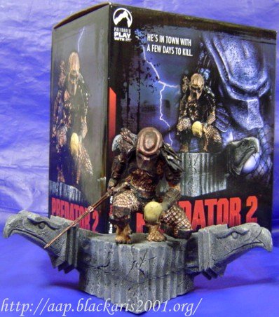 Predator Triumphant Micro Statue