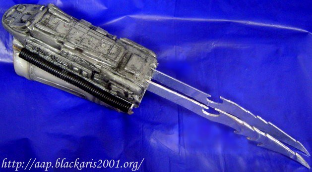 Predator Gauntlets Prop Replica Right