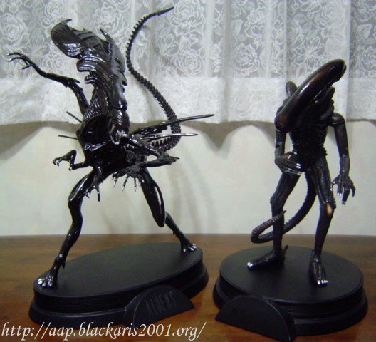 Alien Queen Signature Statue